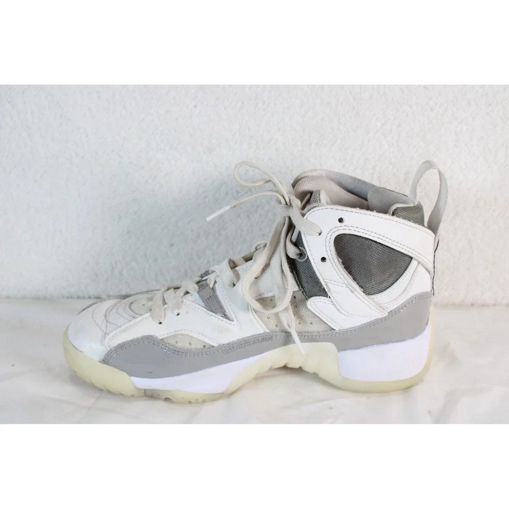 Jordan Jumpman Two Trey Mens 7 White Grey Basketball Shoes DR9631-002